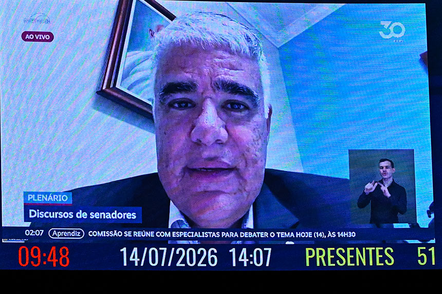Girão critica fechamento de comentários nas redes do Senado