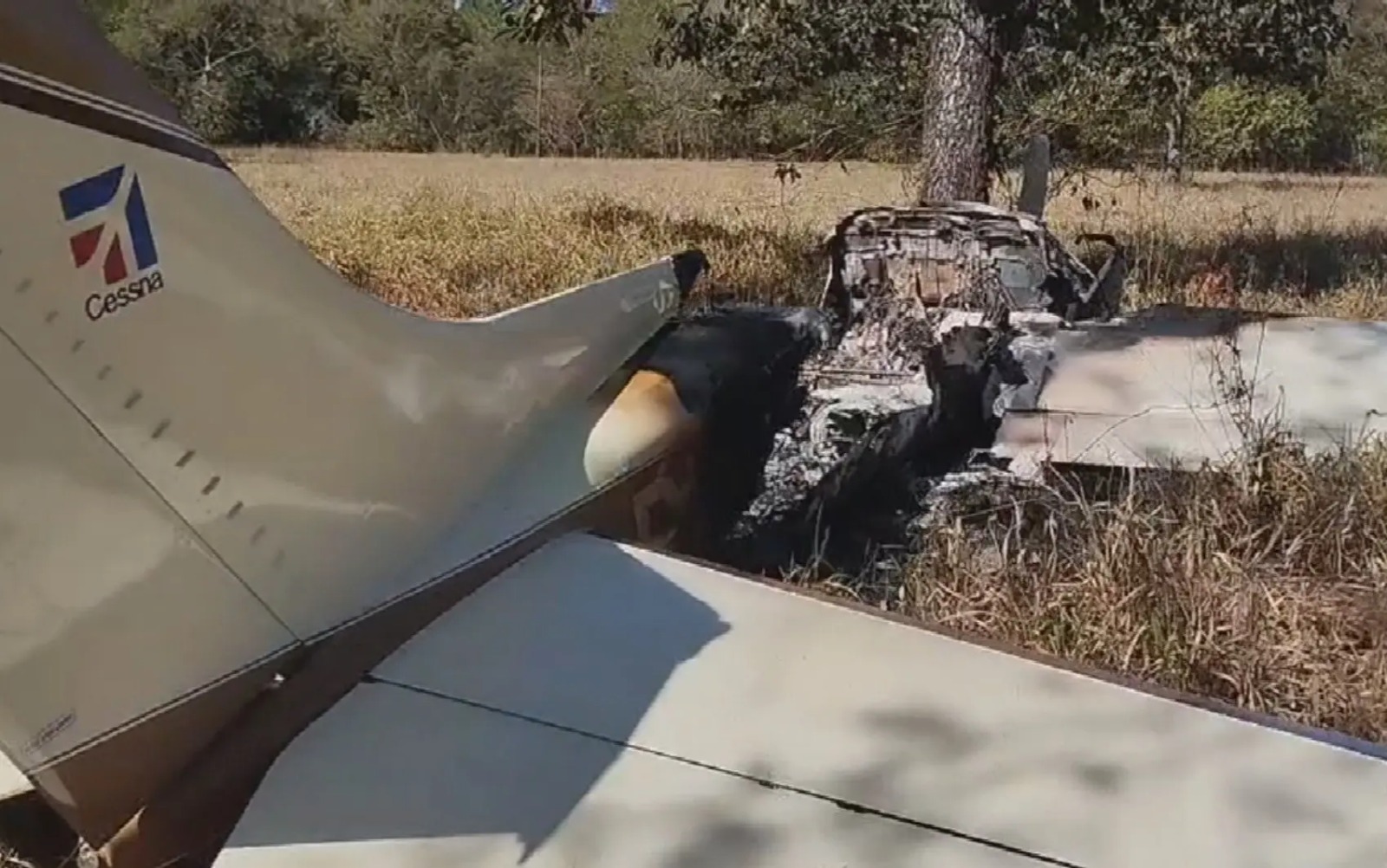 Avião com 300 kg de cocaína faz pouso forçado em Goiás