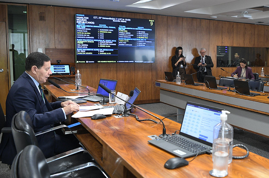 CCT aprova 20 concessões e renovações para emissoras de rádio
