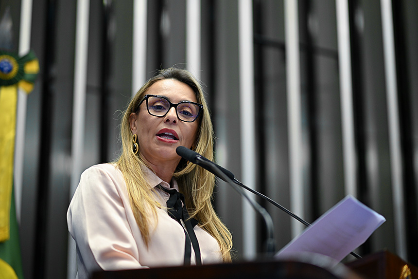 Roberta Acioly cobra medidas para reduzir custo das passagens aéreas em Roraima