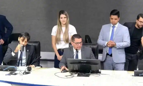 Presidente da Câmara de Vitória xinga ao encerrar sessão