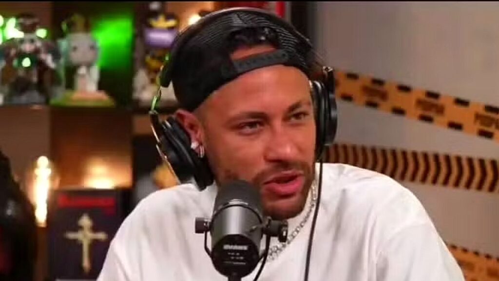 Neymar responde críticas após polêmica no pôquer