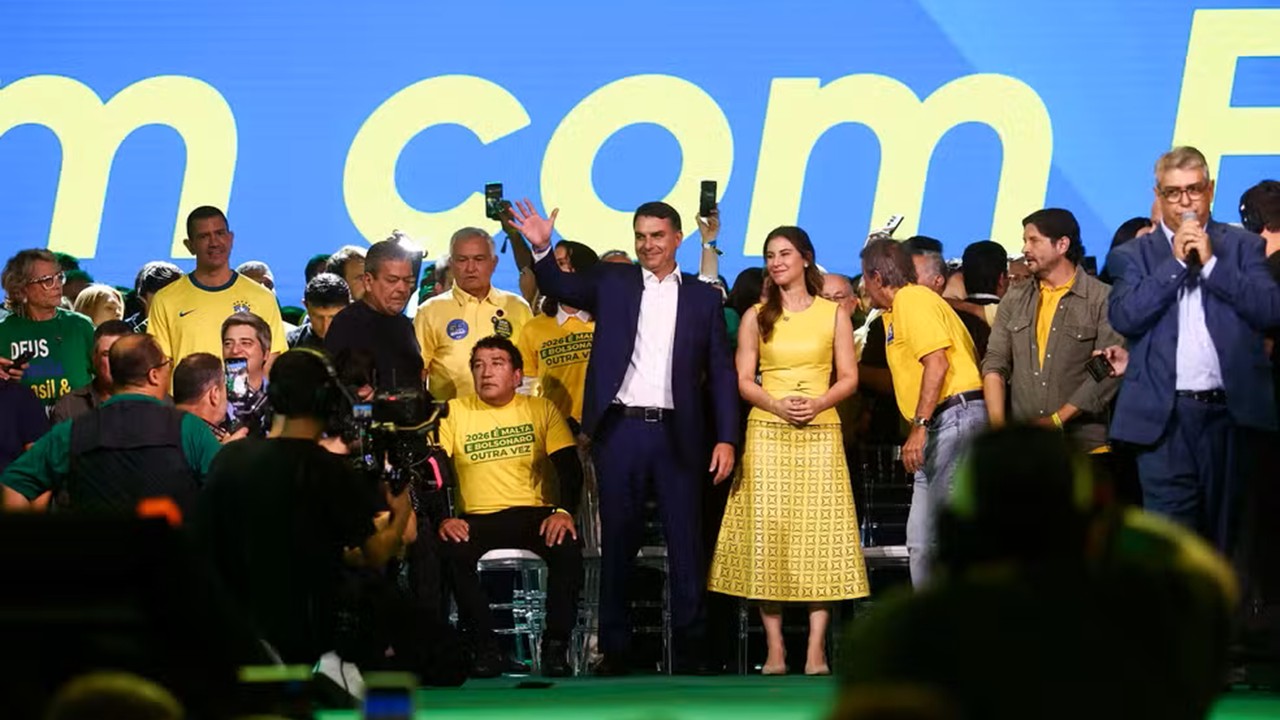 PL oficializa Flávio Bolsonaro em convenção marcada por ataques a Lula, ao STF e apoio de Milei e Netanyahu