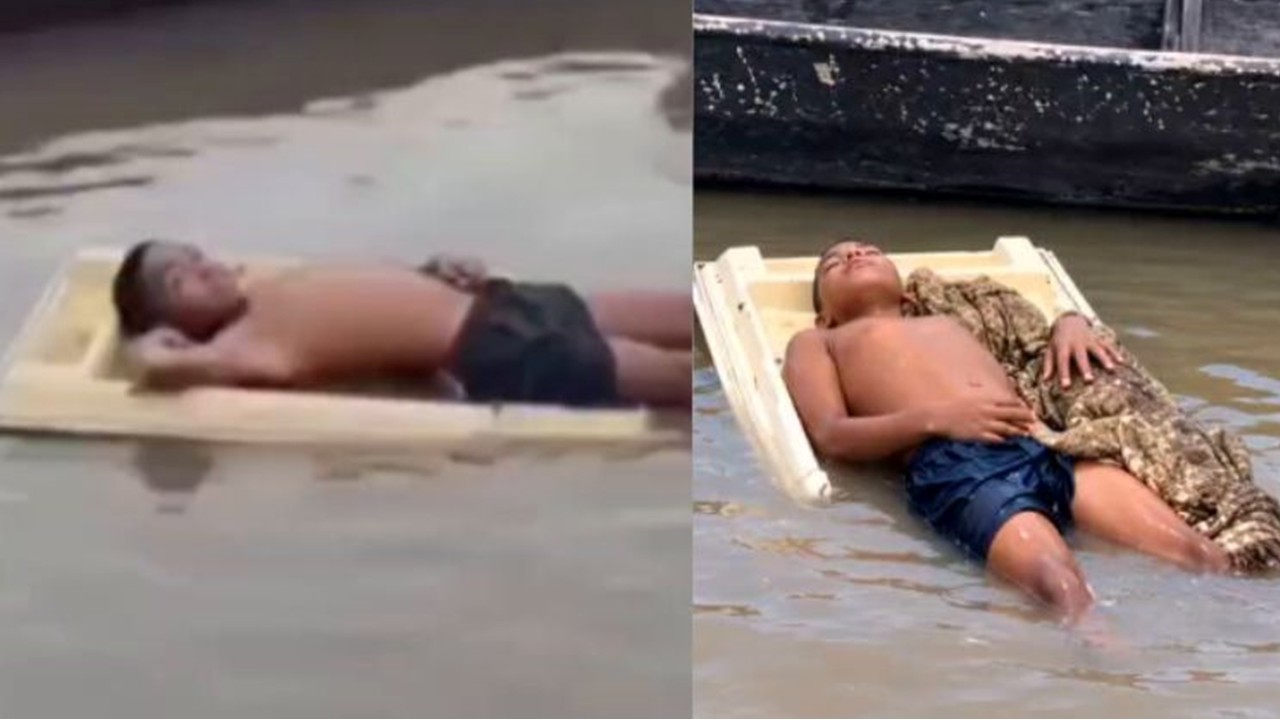 Você teria coragem? Menino navega ao lado de um jacaré e viraliza