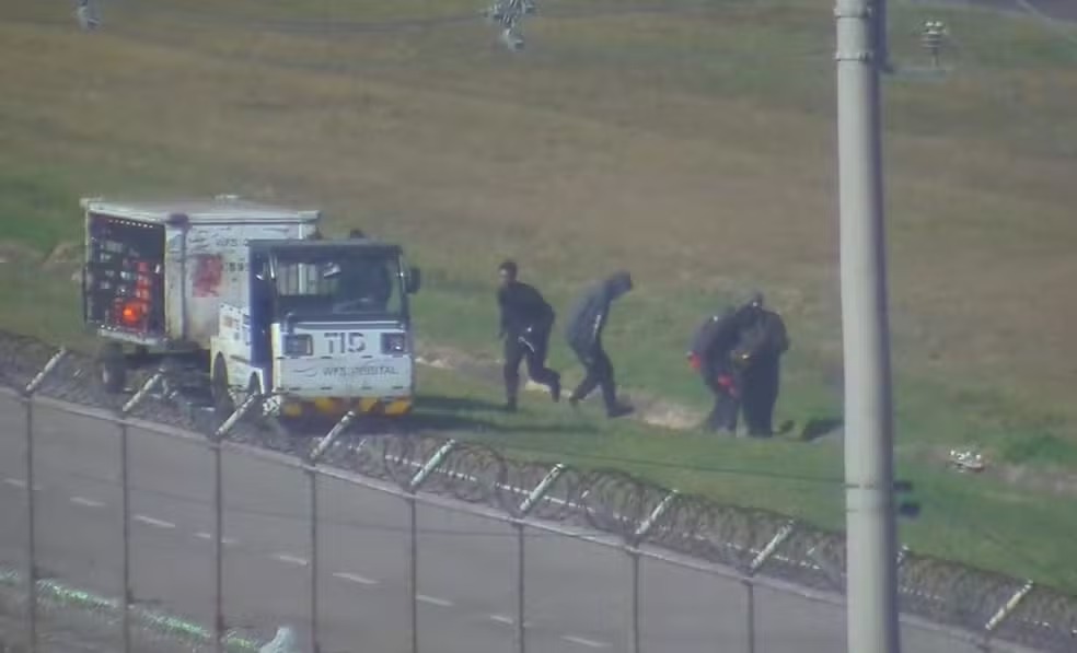 Quadrilha invade área do Aeroporto de Guarulhos para colocar cocaína em avião