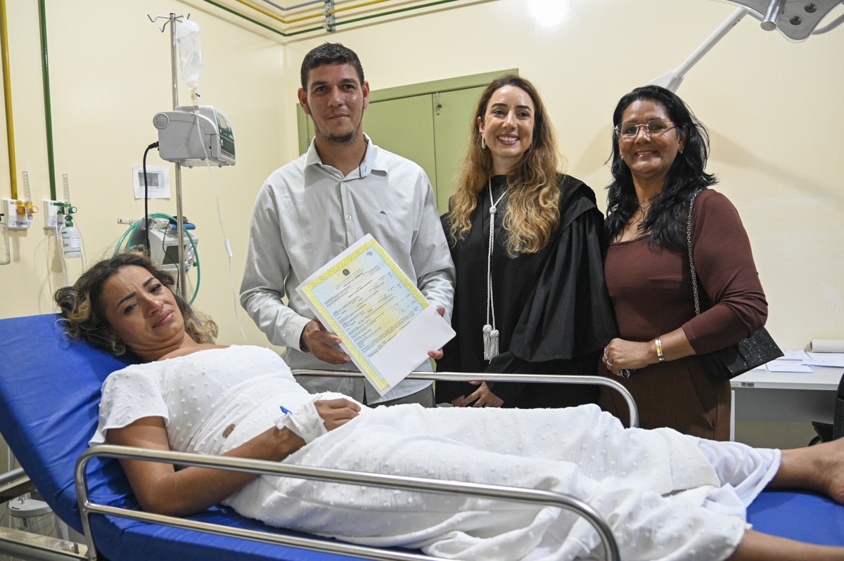 Noiva passa mal antes da cerimônia e se casa em sala de emergência