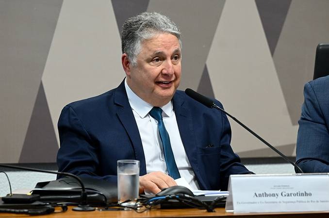 Juiz determina que Garotinho cumpra sentença que o deixa inelegível