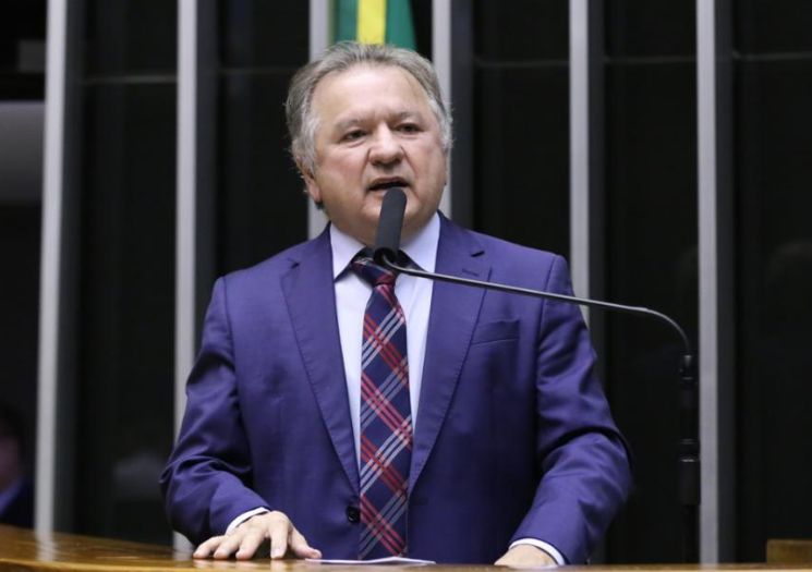 “É dever do Congresso aprovar”, diz Merlong sobre isenção de IR até R$ 5 mil