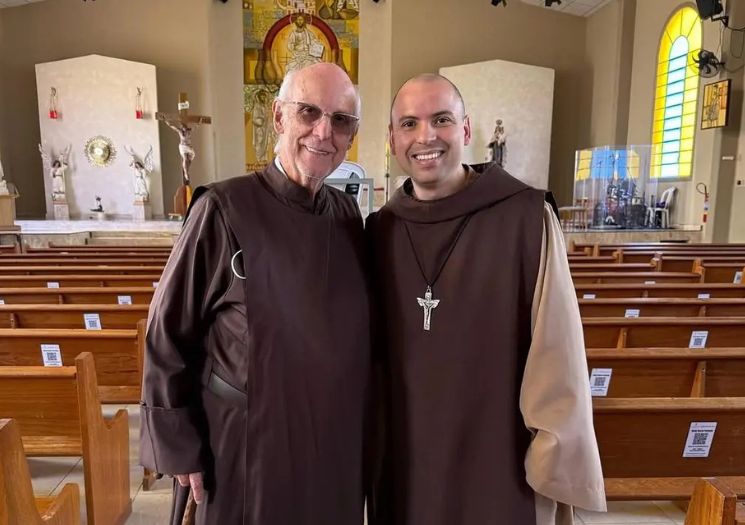Padre Julio Lancellotti se reúne com o bolsonarista Frei Gilson