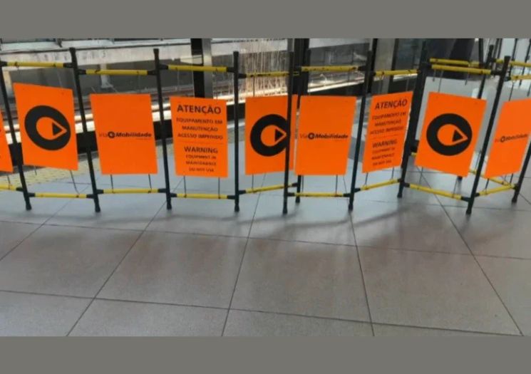 Passageiro morre ao ficar preso entre porta e plataforma de trem em SP