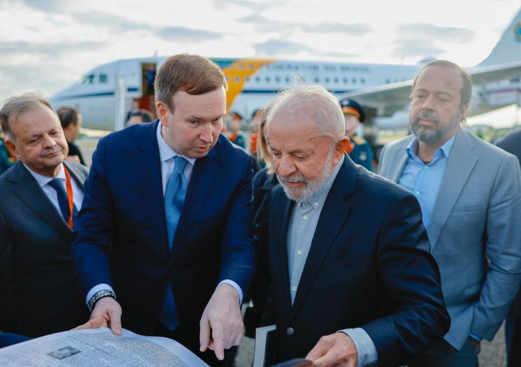 Lula chega a Moscou para a festa de 80 anos da vitória da URSS sobre os nazistas