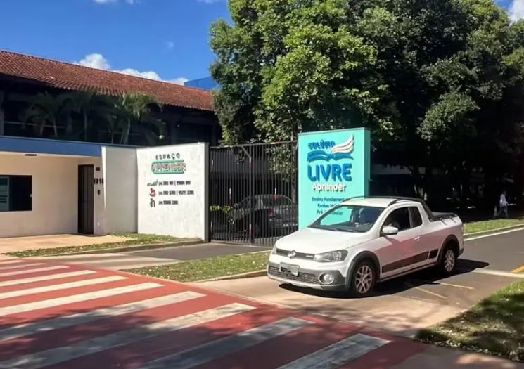 Estudante de 14 anos morre após ataque dentro de escola particular