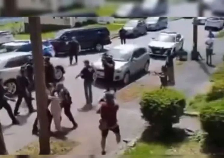 VÍDEO: Brasileira é presa com violência nos EUA
