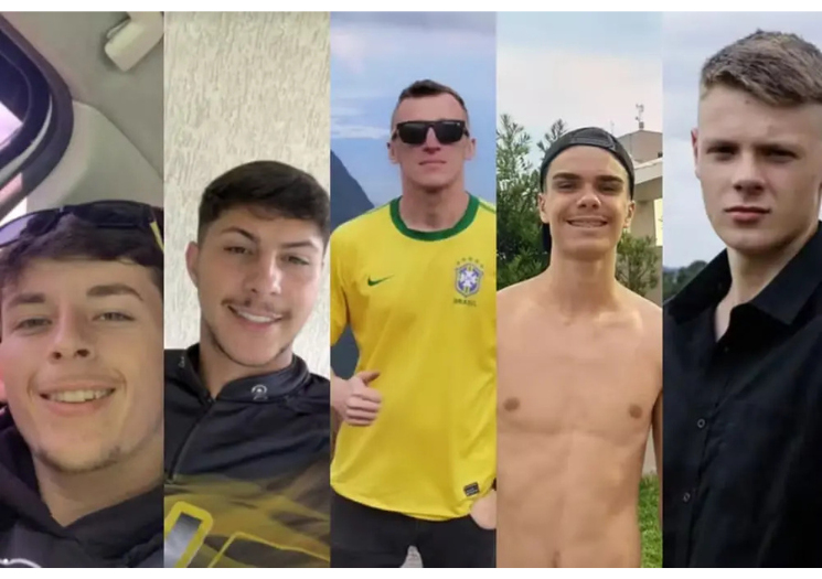 Cinco jovens morrem em acidente entre carro e caminhão em SC