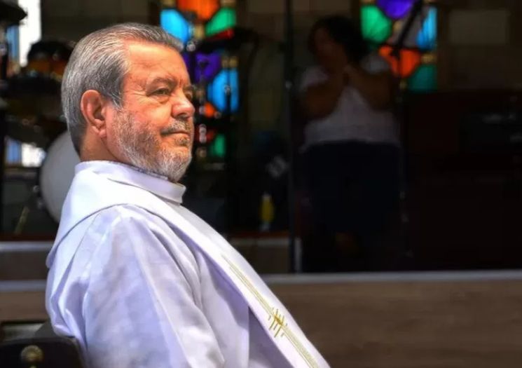 Padre é acusado de abusar sexualmente de 50 crianças