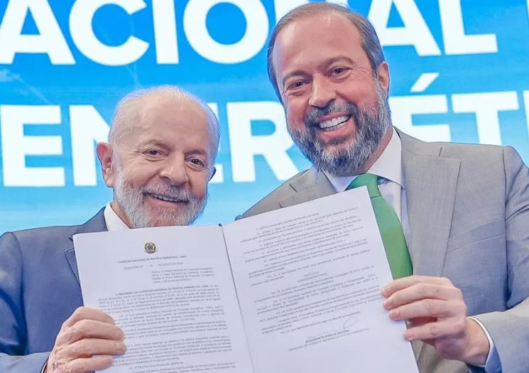 Luz grátis: Lula e Silveira apresentam ao Congresso a "reforma do setor elétrico"