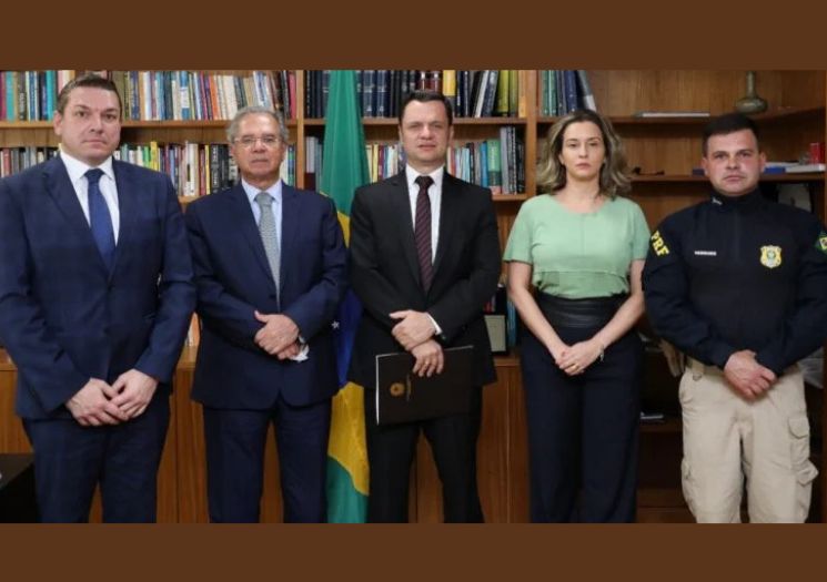 Trama golpista: defesa de Torres desiste de ouvir Paulo Guedes