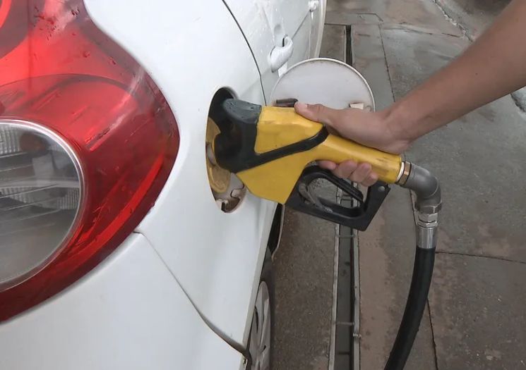 Petrobras anuncia queda de 5,6% no preço da gasolina para distribuidoras