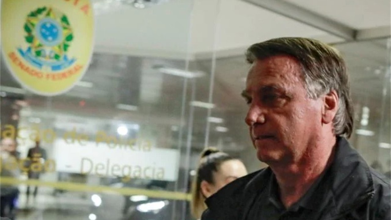 Papai bondoso: Bolsonaro manda R$ 2 milhões para Dudu não passar necessidade