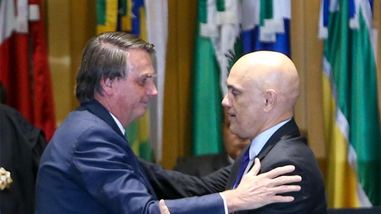 Bolsonaro e Moraes frente a frente: STF ouve ex-presidente sobre trama golpista