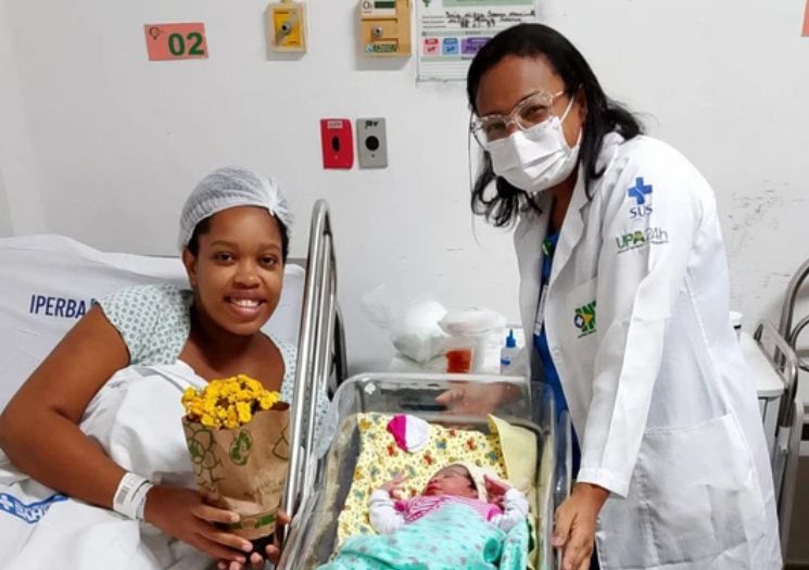 Mulher dá à luz sem saber que estava grávida em UPA