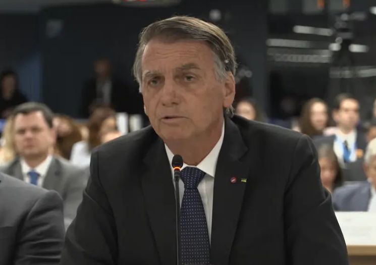 Bolsonaro é chamado de “frouxo” nas redes após depoimento a Alexandre de Moraes
