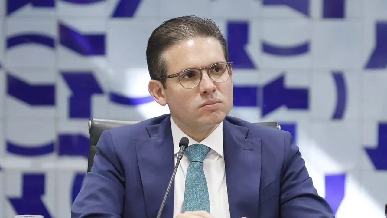 O traíra Hugo Motta tenta justificar mudança de comportamento