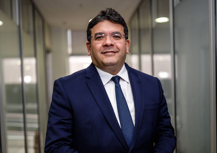 Rafael Fonteles fala sobre IA, educação e inovação em palestra na Folha