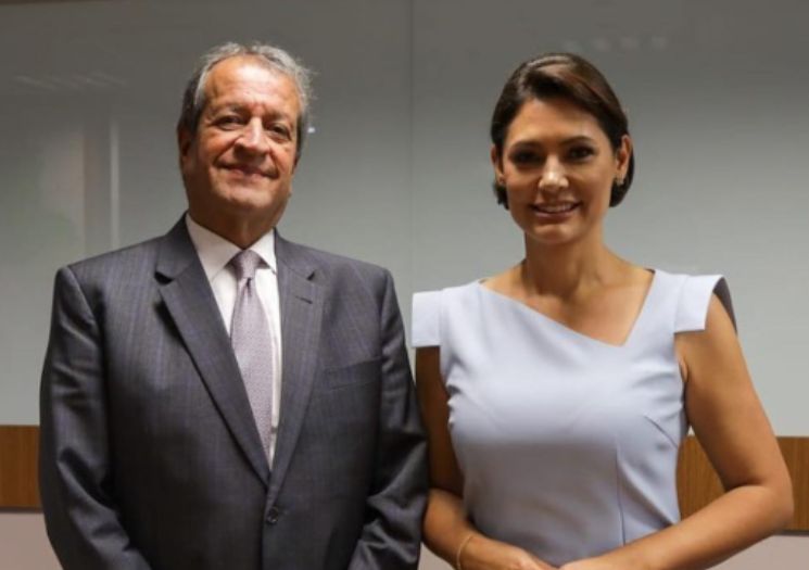 Michelle ignora Bolsonaro e elogia Costa Neto em site para divulgar projeto político
