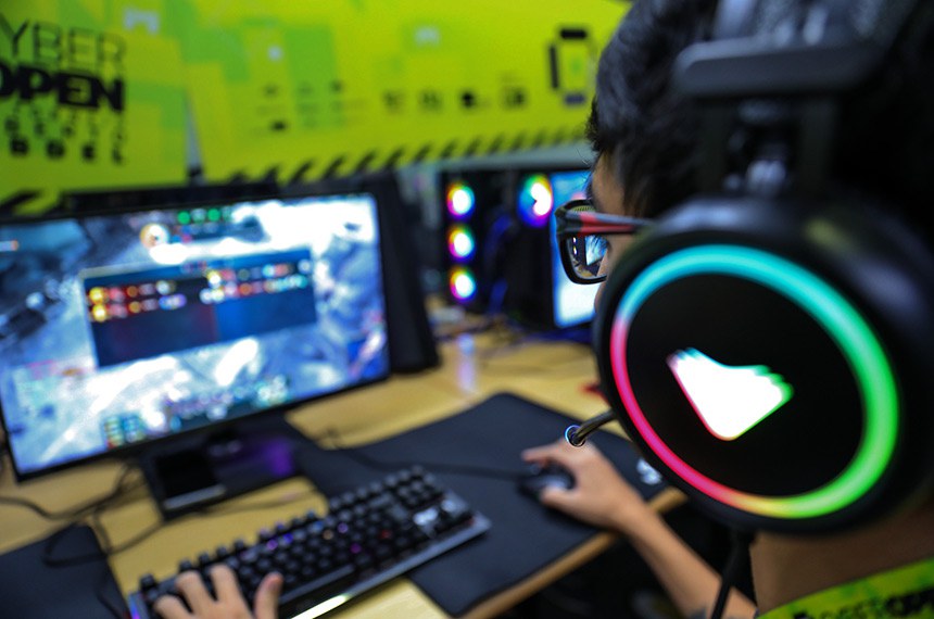 Alerta para risco em plataformas digitais é tratado em projeto