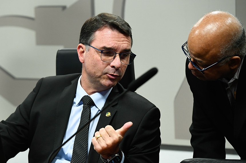 CSP aprova 'botão do pânico' para comunicação entre motoristas e polícia