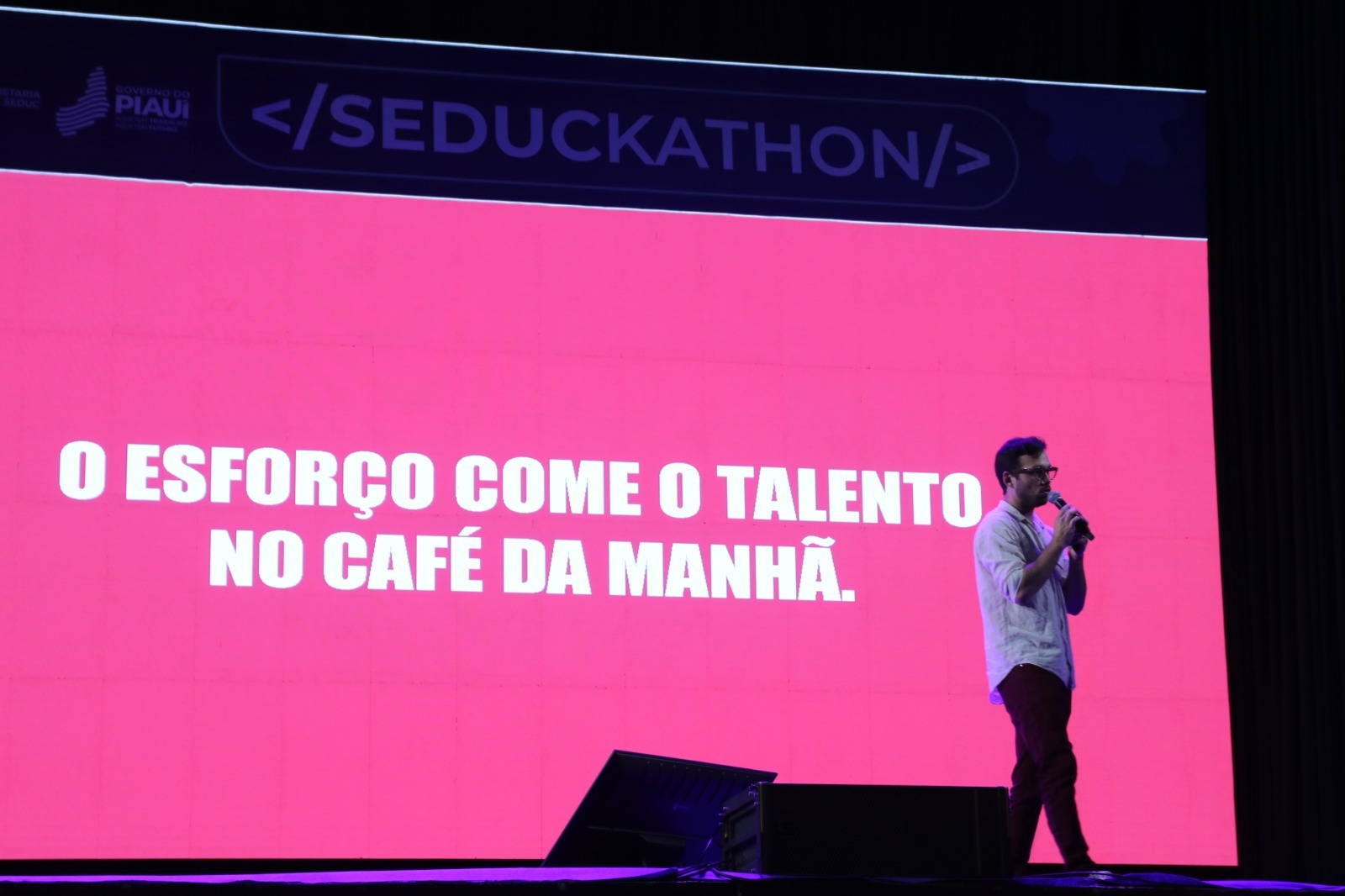Seduckathon 2025: Luiz do Brownie inspira jovens da rede pública a empreender com coragem e inovação