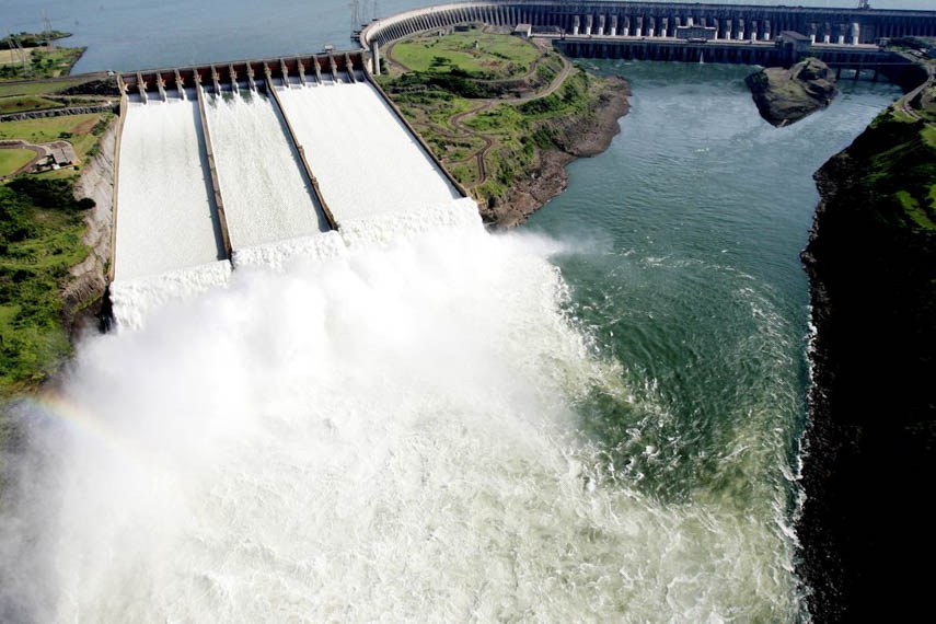 Projeto impõe teto a valor pago por energia de Itaipu para conter tarifa