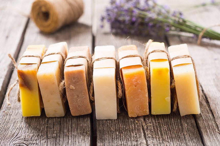 Lei isenta cosméticos e perfumes artesanais de registro na Anvisa