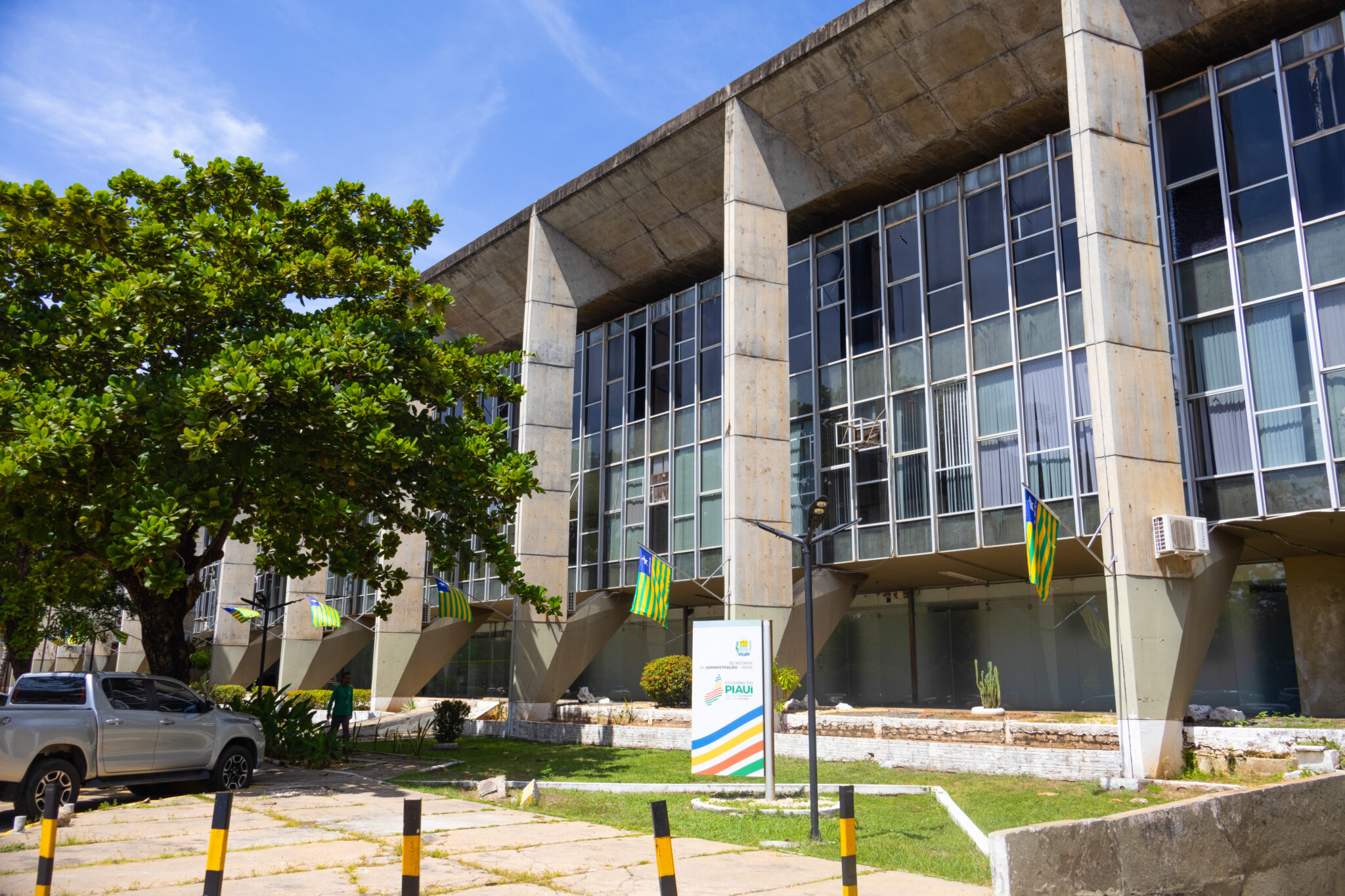 Licitação para concessão dos serviços de remoção e guarda de veículos apreendidos nesta quarta (2)