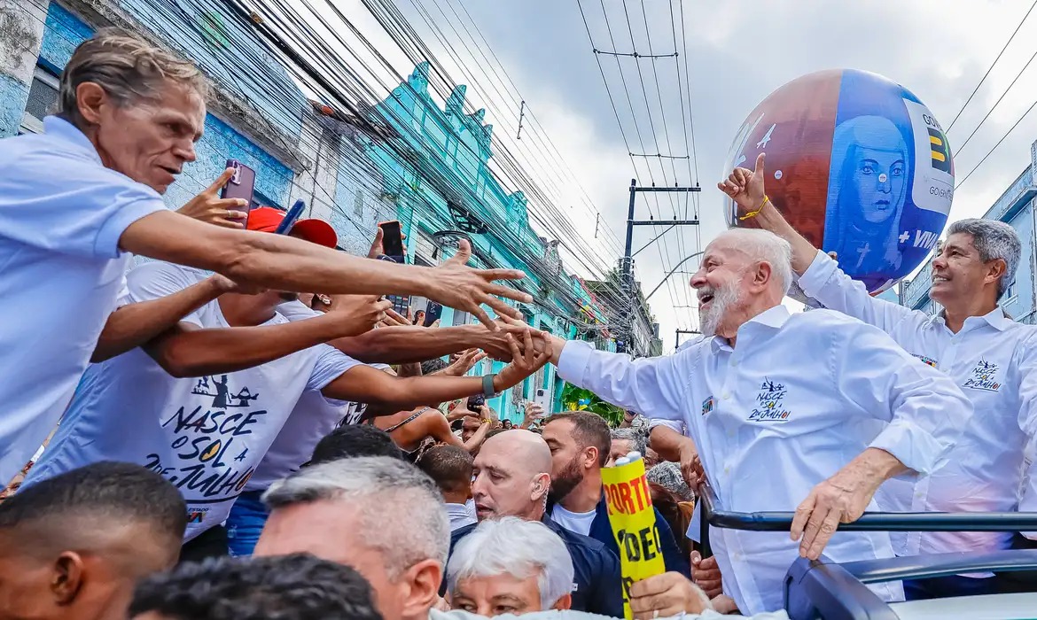 Com a ausência do bolsonarismo das ruas, quem pode almejar 50% do Parlamento é Lula