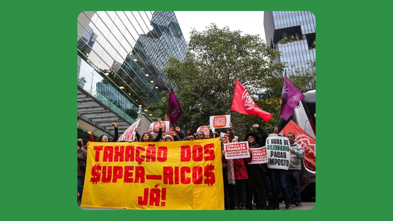 Manifestantes ocupam sede do Itaú em SP e exigem taxação dos super-ricos