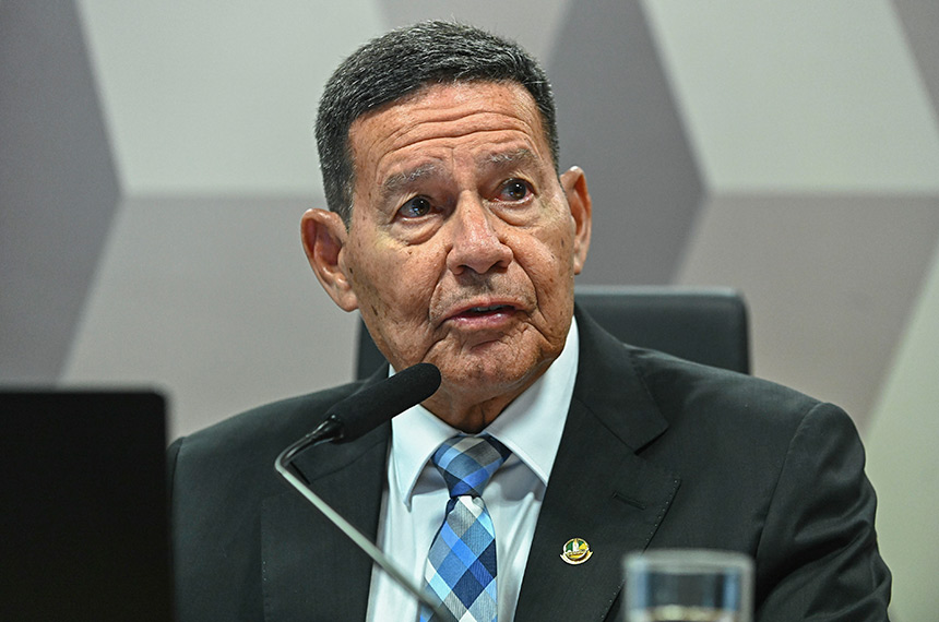 Comissão retoma análise de MP que aumenta salários dos militares
