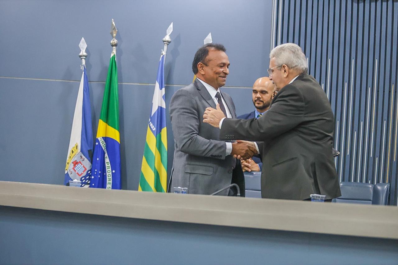 Secretário Fábio Abreu recebe Título de Cidadão Teresinense na Câmara Municipal