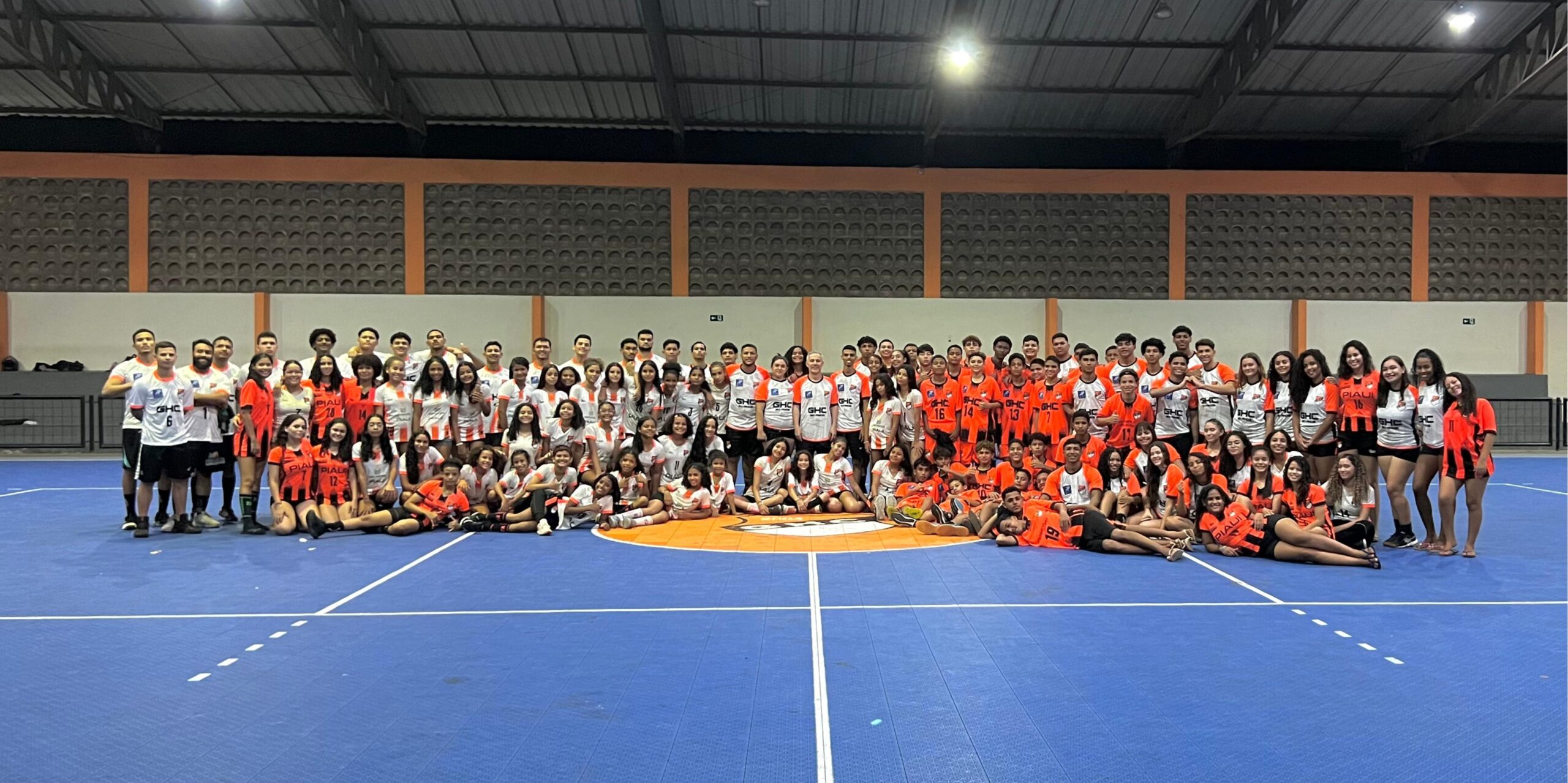 Potência no handebol, GHC atende mais de 300 estudantes de escolas públicas com apoio do Governo do Piauí