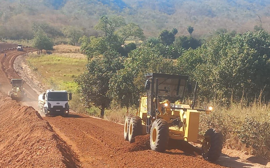 Idepi avança na obra de implantação de pavimentação asfáltica entre Sebastião Barros e a divisa do Piauí com a Bahia