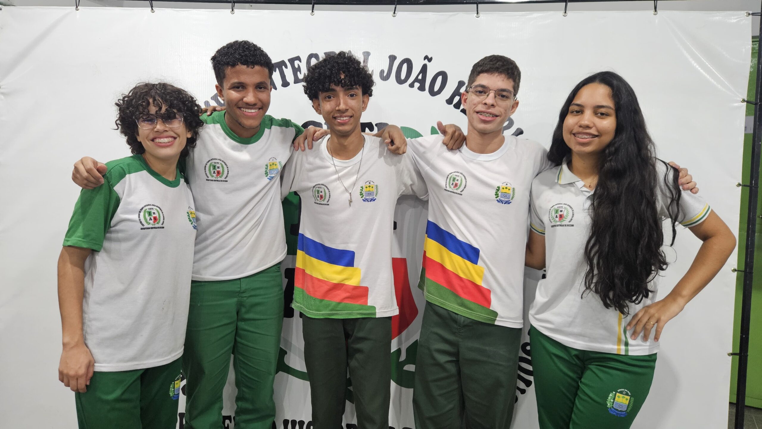 Estudantes premiados no Seduckathon com melhores notas se preparam para intercâmbio educacional