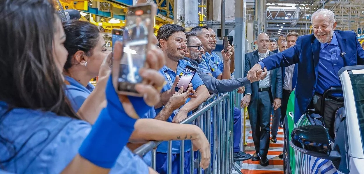 Lula anuncia redução de IPI para carros populares