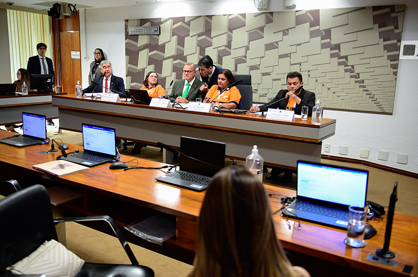 Aposentadoria especial para agentes de saúde é justa, dizem debatedores