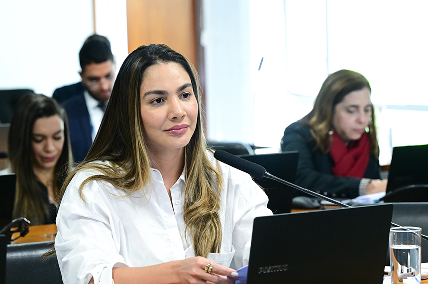 CAS aprova liberação de pais por meio expediente para vacinação de filhos