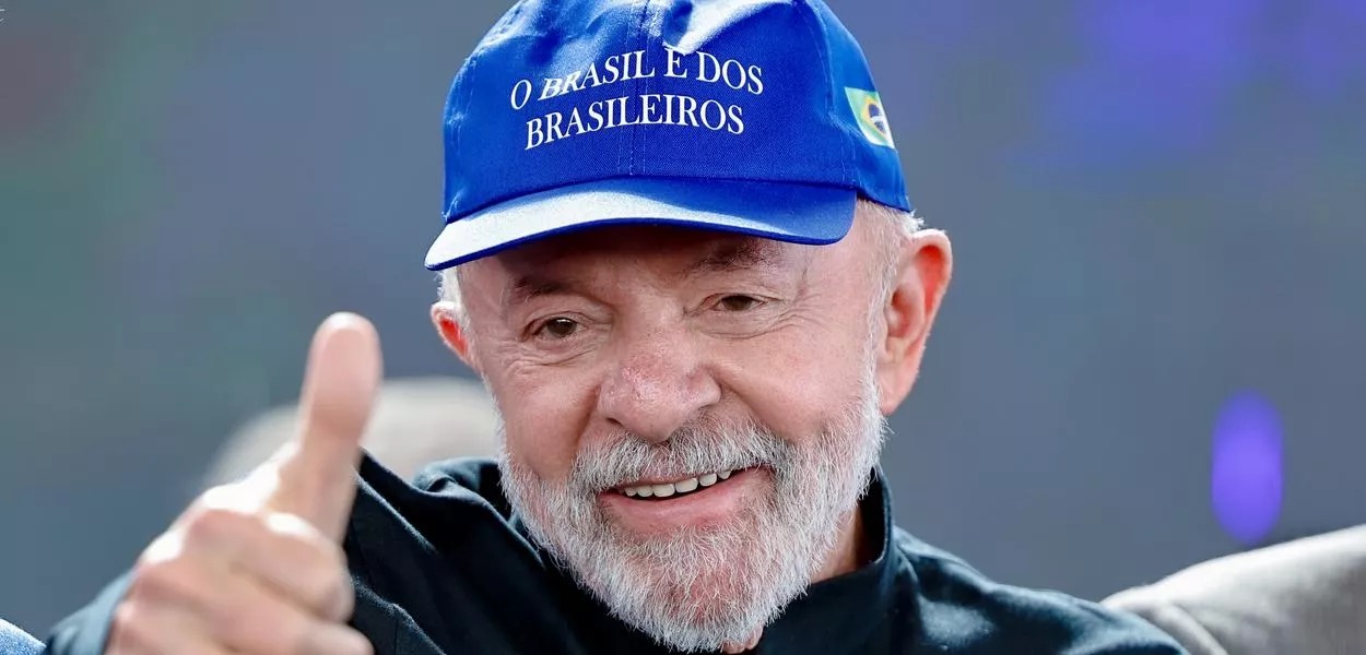 Lula reage a Trump com boné nacionalista: “o Brasil é dos brasileiros”