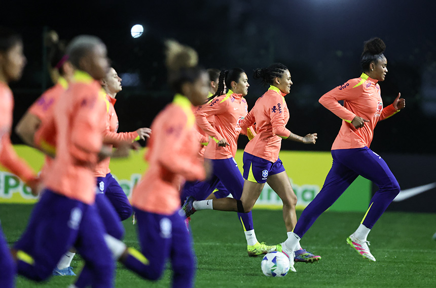 Dentro e fora do campo, mulheres lutam por mais igualdade no esporte