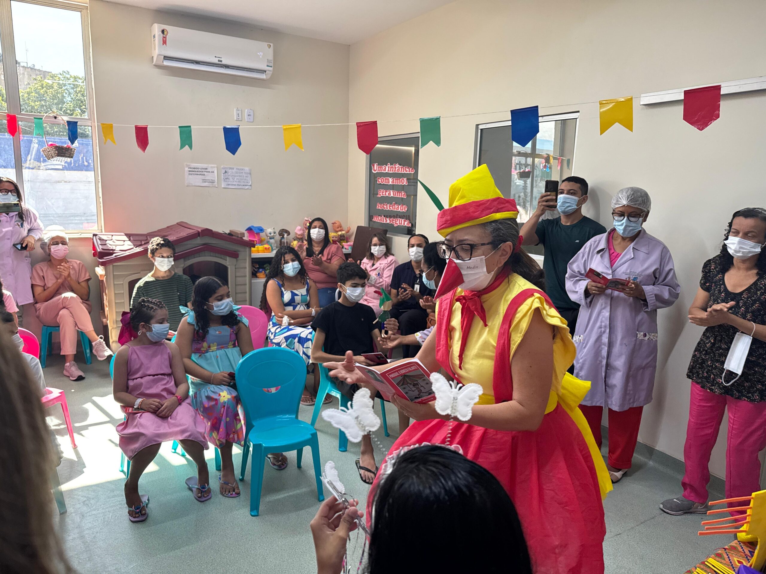 Hospital Infantil realiza ação especial de encerramento do semestre letivo com crianças internadas