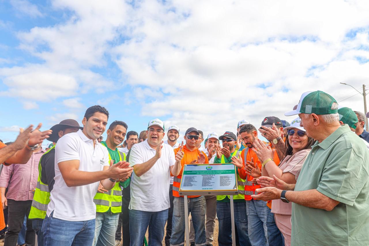Rafael Fonteles inaugura PI-225 em conjunto de obras para Aroazes