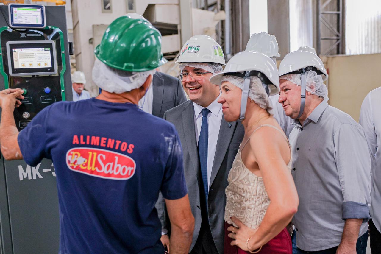 Governador conhece linha de produção de empresa que recebe apoio da Badespi